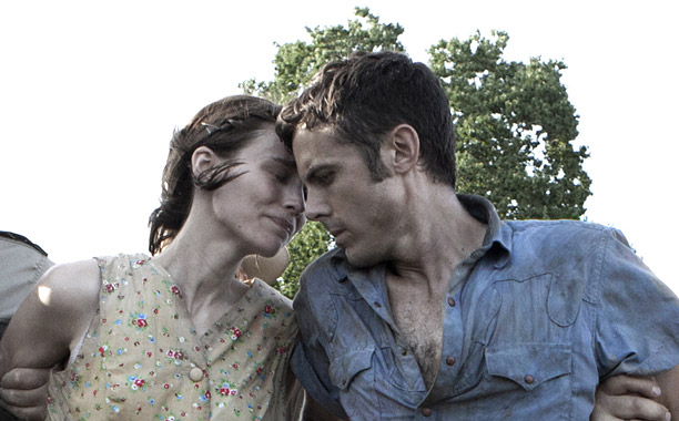 Rooney Mara and Casey Affleck in David Low.JPG